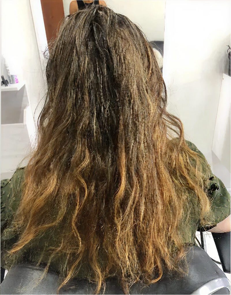 Cabelo antes: fios longos ressecados e sem definição.